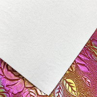 Par la cour Vintage Rose en relief bosse texturé holographique Faux cuir synthétique tissu pour arcs artisanat bricolage sacs