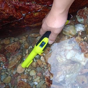 HS-10 Waterproof Handheld Metal Detector 9V Sound Vibration Adult Use Underground Detection - Product Image 2