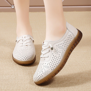 Mocassins d'été en cuir véritable pour femmes ouverts grande taille respirant creux décontracté maman sabots semelle souple sans lacet <span class=keywords><strong>petites</strong></span> <span class=keywords><strong>chaussures</strong></span> en cuir - Product Image 2