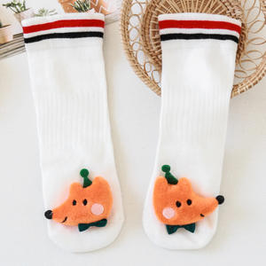 Calcetines largos de tubo de algodón peinado para bebé recién nacido con marionetas de animales Crew calcetines casuales antideslizantes altos para niños - Product Image 2
