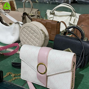 Sacs de Marque en Stock de Haute Qualité, Sacs à Bandoulière d'Occasion et de Seconde Main - Product Image 4