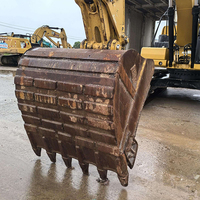 Solution de terrassement robuste : pelleuse CAT 320 d'occasion de 21,7 tonnes, adaptée aux différents besoins de construction d'infrastructure.