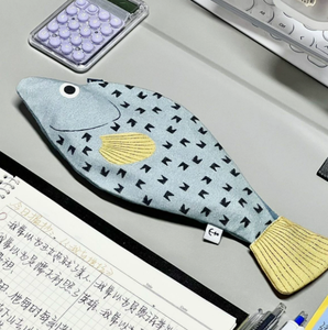 Estuche para Lápices con Cierre de Cremallera de Poliéster con Diseño de Pez Pequeño - Almacenamiento de Papelería Original para Escuelas y Oficinas - Product Image 3