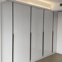 Armoire avec poignées, style minimaliste, chambre principale, MDF blanc, moderne, verre, art déco nordique