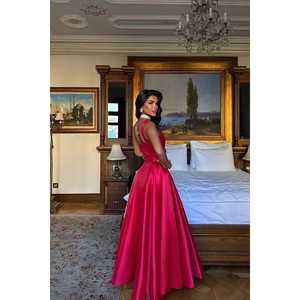 Vestido de Noche de Satén con Tirantes y Hebilla de Piedra Roja, Cuello Alto, Cintura Imperio, Romántico Vestido de Gala con Perlas y Plumas, Largo hasta el Suelo para Fiesta - Product Image 1