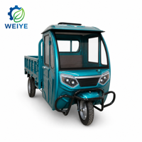 Véhicule de transport de marchandises à trois roues alimenté par batterie avec abri paré-soleil partiel pour la logistique extérieure