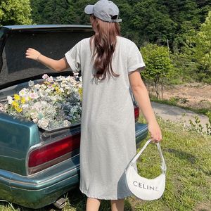 เดรสเสื้อยืดทรงหลวมพิมพ์ลายตัวอักษร รุ่น Runqi N8695 Plus Size ความยาวปานกลาง คอกลม ระบายอากาศได้ดี เหมาะสำหรับใส่ในชีวิตประจำวัน - Product Image 2