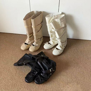 Botas Altas de Mujer Estilo Ballet Beige con Correas de Hebilla, Detalle de Lazo, Cuero Suave, Punta Redonda, Caña Plegable, Casual y a la Moda - Product Image 1