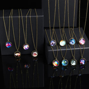 Collana da Donna con Ciondolo a Sfera in Vetro Luminoso a Doppia Faccia con Motivo Luna, Terra e Stelle - Bestseller - Product Image 4