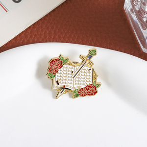 Spilla in Lega Smaltata a Tema Libro 'The Cruel <span class=keywords><strong>Prince</strong></span>' di Jude, Spada Rosa, Regalo per Fan e Amici - Product Image 2