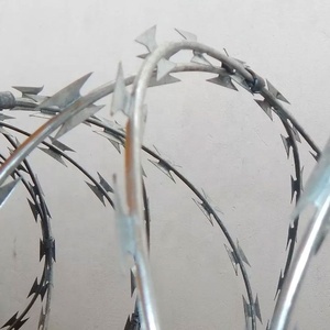 Costa Rica Púas pinchos <span class=keywords><strong>de</strong></span> seguridad para muro reja colocación doble C clip CBT-65 <span class=keywords><strong>concertina</strong></span> 450mm - Product Image 6