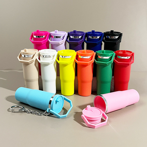 Porte-clés décapsuleur en PU écologique pour cadeau de mariage et promotionnel - Product Image 6