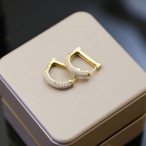 Boucles d'oreilles clous tendance haut de gamme plaqué or pour femme avec zircon serti en canal, style célébrité internet, cadeau de luxe léger 2025 - Product Image 3