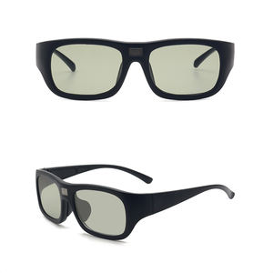 Gafas <span class=keywords><strong>de</strong></span> <span class=keywords><strong>sol</strong></span> polarizadas sensibles a la luz para hombres y mujeres Gafas inteligentes electro cromáticas <span class=keywords><strong>con</strong></span> <span class=keywords><strong>lentes</strong></span> fotocromáticas que <span class=keywords><strong>cambian</strong></span> <span class=keywords><strong>de</strong></span> <span class=keywords><strong>color</strong></span> - Product Image 1