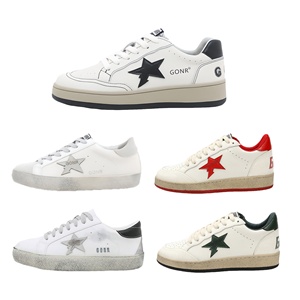 Baskets basses personnalisables pour femme, style streetwear décontracté, avec lacets dorés, patch étoile blanche, en maille respirante et antidérapante - Product Image 1