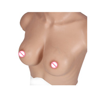Seins en silicone de grande taille, poitrine volumineuse, transgenre, travesti, drag queen, crossdresser, sissy