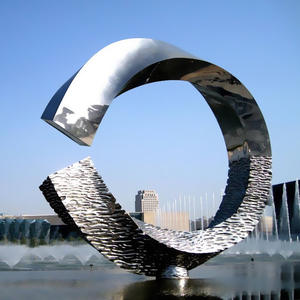 Elegante Escultura Abstracta China de Acero Inoxidable con Relieve, Pulido Espejo, Anillo de Luna Luminoso, Ciervo, Pabellón Hueco, Verde Parque - Product Image 3