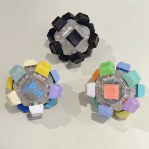 Mechanische decompressiesleutel 12-toetsen knipperlicht Rubik's <span class=keywords><strong>Cube</strong></span> Ball-toetsenbord Vingertopdruk voor schachtspeelgoed - Product Image 2
