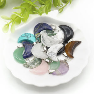 प्राकृतिक पत्थर चक्का रीकी क्वार्ट्ज क्रिस्टल मून पेलेंट आकर्षण ऊर्जा आध्यात्मिक गहने थोक उपहार बनाते हैं - Product Image 5