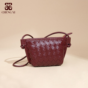 2025 femmes été nouveau sac tissé à la main unique épaule croix petit sac carré <span class=keywords><strong>Mini</strong></span> pratique femmes sac à main en gros - Product Image 5
