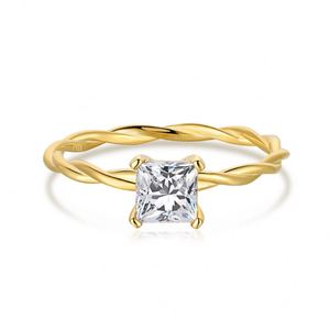 Anillo Dylam Charm Tiny de Plata de Ley 925 Chapado en Oro de 18K con Circonita Cúbica 5A, Diseño Cuadrado Trenzado y Elegante para Mujer, Joyería Diaria y de Boda - Product Image 1