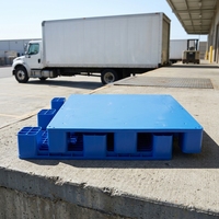 Palette en plastique légère à entrée à 4 voies à face unique 1000*800*135mm Toprack plat avec neuf pieds pour une utilisation par transfert au sol