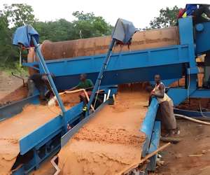 غربال دوار صغير للخامات مع محرك وتروس، معدات فرز متنقلة هزازة، سعة 350 طن/ساعة، الأكثر مبيعًا في الصين - Product Image 4