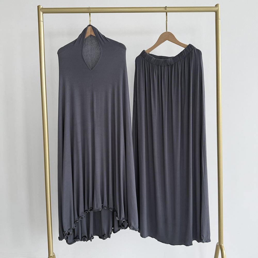 สีเทาเข้ม