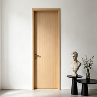 Porte extérieure moderne en bois, finition naturelle, grain MDF, isolation phonique, pour cuisine, école, usage extérieur.