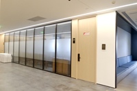 Cloison de bureau moderne et tendance avec design modulaire. Installation facile, utilisation sûre et excellente isolation acoustique