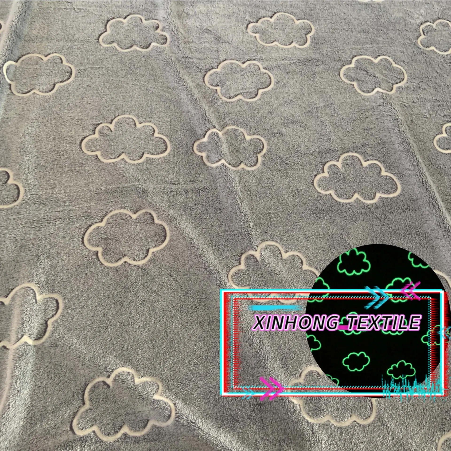 फ्लोरोसेंट कपड़े 100% पॉलिएस्टर बादलों डिजाइन चमक में अंधेरे कपड़े बच्चों के लिए फलालैन ऊन फेंक कंबल