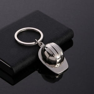 سلسلة مفاتيح هندسية Cugle ثلاثية الأبعاد من سبائك الزنك مع سلسلة مفاتيح بلون فضي وقبعة مع شعار ليزر مخصص - Product Image 3