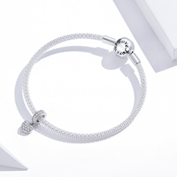 Breloque Cœur Plaqué Rhodium avec Micro-Incrustations de Strass en Cristal – Bijou Romantique Unisexe