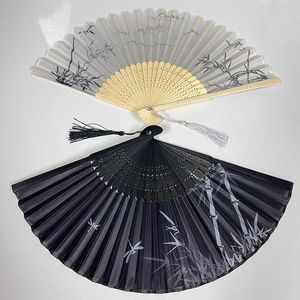 Éventail pliant en <span class=keywords><strong>bambou</strong></span> peint de style chinois ancien pour femmes, idéal pour la danse Hanfu, l'été, les fêtes, les remises de diplômes et les fêtes de pendaison de crémaillère - Product Image 4
