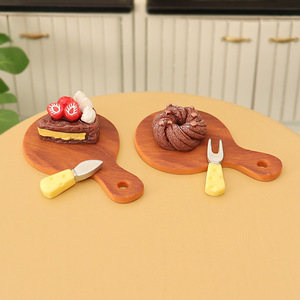 KI huiyuan Jouets miniatures pour maison de poupée, modèles de <span class=keywords><strong>pain</strong></span> <span class=keywords><strong>et</strong></span> de gâteaux, fromage, décorations de scène avec <span class=keywords><strong>couteau</strong></span> <span class=keywords><strong>et</strong></span> fourchette, accessoires d'assiettes <span class=keywords><strong>à</strong></span> dîner - Product Image 3