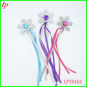 Baguette magique de fée flocon de neige avec ruban pour spectacle sur scène pour enfants LPT0161 - Product Image 1