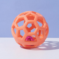 Jouet interactif pour chien, mignon et durable, en forme de ballon creux avec clochette, pour l'entraînement et le soulagement de l'ennui, en TPR, pour usage quotidien, convient aussi aux chats