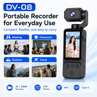 Caméra Vlog DV08 avec stabilisateur de poche, mini caméscope 2K, objectif rotatif à 270°, connexion WiFi via application, écran de 1,97 pouce, Type-C, étanche