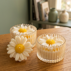 Bougie parfumée en verre floral avec motif décoratif en cire pour intérieurs élégants, décorations de célébrations et collections de cadeaux - Product Image 6