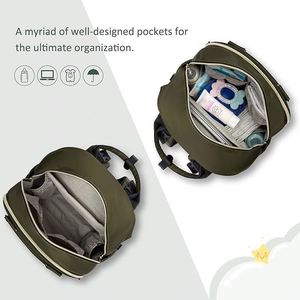 Muestra gratuita: Mochila pañalera grande unisex para mamá y papá, ideal para listas de bebé, con cambiador portátil. - Product Image 4