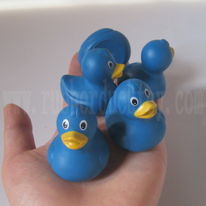 4Cm Giá Rẻ Mini Màu Xanh Vịt Với Logo Dấu Ấn, 1 1/2 "Ánh Sáng Màu Xanh Cao Su Vịt, Tiếng rít Bầu Trời Màu Xanh Vịt Mini Tắm Đồ Chơi - Product Image 2