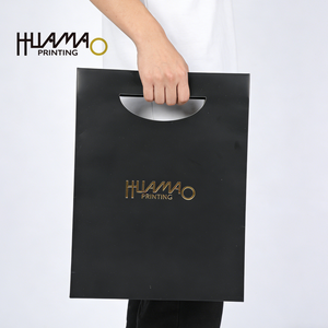 Sac en papier noir mat de luxe avec logo personnalisé en feuille d'or et poignée découpée pour cadeaux, vêtements, cosmétiques et emballages de parfums - Product Image 1