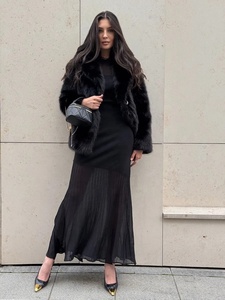 Lussuoso <span class=keywords><strong>Cappotto</strong></span> <span class=keywords><strong>Nero</strong></span> in Finta Pelliccia di Volpe da Donna, Corto, <span class=keywords><strong>Oversize</strong></span>, con Ampio Colletto a Risvolto, Soffice, Spesso e Caldo, Invernale, alla Moda, a Maniche Lunghe - Product Image 6