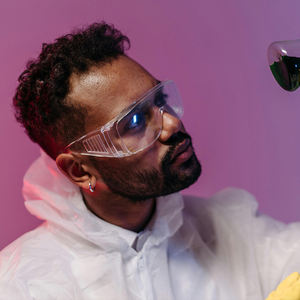 100MOQ تناسب أكثر من UV400 حماية كاملة نظارات السلامة الداكنة للعين ، لون أسود مع دروع جانبية - Product Image 2