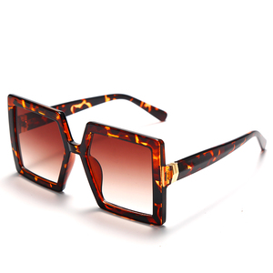Occhiali <span class=keywords><strong>da</strong></span> sole quadrati oversize per donna Designer di marca Punk grandi occhiali <span class=keywords><strong>da</strong></span> sole uomo UV400 tinta sfumature occhiali <span class=keywords><strong>da</strong></span> <span class=keywords><strong>vista</strong></span> sfumati - Product Image 4