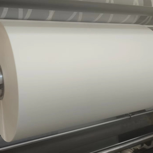 Rouleau <span class=keywords><strong>Jumbe</strong></span> de qualité alimentaire BOPP Flim Fabrication chinoise Film de stratification étanche à l'humidité 10u avec surface brillante - Product Image 1