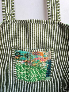 Bolsa de Mano Grande Acolchada de Algodón con Diseño de Patchwork Reversible Estilo Boho, Hecha a Mano, para Mujer, para Viajes y Compras - Product Image 4