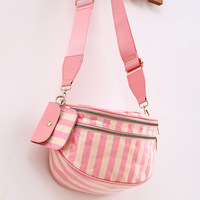 Tas Selempang Wanita PVC 2026 Baru, Kapasitas Besar, Motif Garis Warna-warni, Anti Air, Dilengkapi Resleting, Dapat Dipakai Sebagai Tas Pinggang