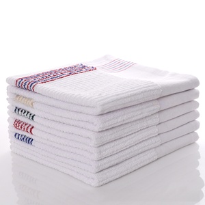 <span class=keywords><strong>Serviette</strong></span> de club de golf personnalisée <span class=keywords><strong>Serviette</strong></span> de bain en coton jacquard à rayures colorées <span class=keywords><strong>Serviette</strong></span> de sport non pelucheuse à séchage rapide et absorbant l'eau pour les centres de villégiature - Product Image 6