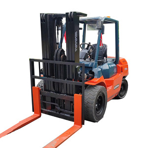 รถยกโตโยต้า 7F 4.5T เครื่องยนต์ดีเซลมือสอง 4.5 เมตร เครื่องยนต์แบบสันดาปภายใน สำหรับงานขนย้ายดินและเครื่องจักรงานดิน - Product Image 1